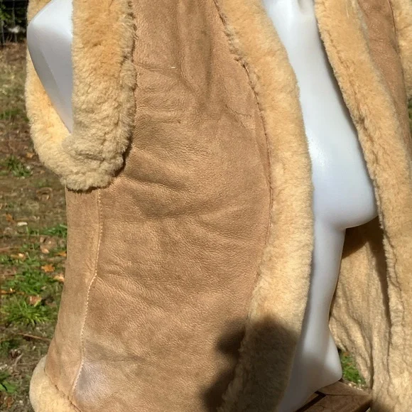 Authentic Sheepskin & Leather Vest - Picture 2 of 11